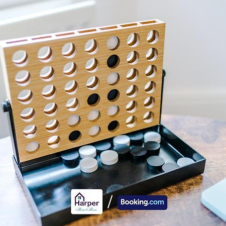 4 Bedroom By Harperletting Short Lets & Serviced Accommodation Chester With Detached Games Room Drive Long Or Short Stays Christleton Bagian luar foto