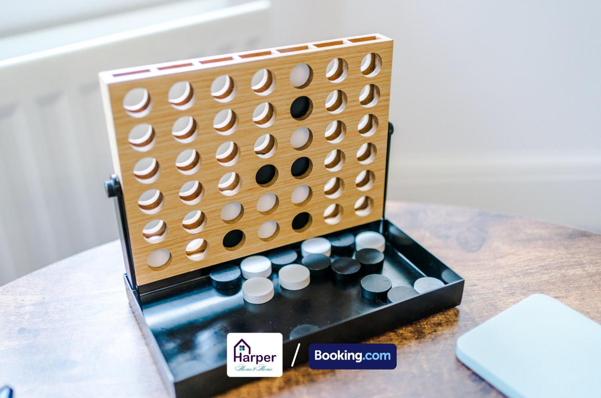 4 Bedroom By Harperletting Short Lets & Serviced Accommodation Chester With Detached Games Room Drive Long Or Short Stays Christleton Bagian luar foto