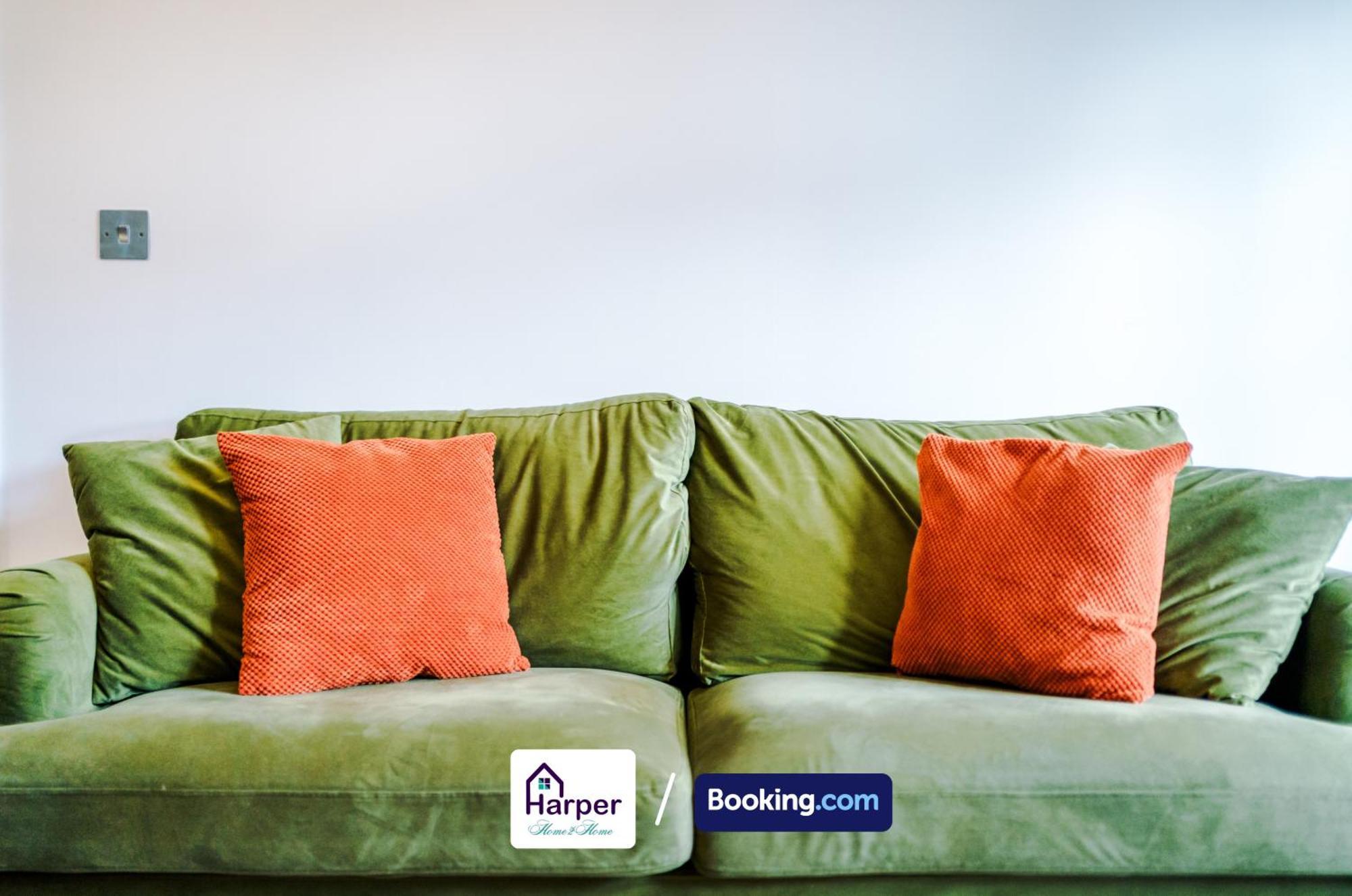 4 Bedroom By Harperletting Short Lets & Serviced Accommodation Chester With Detached Games Room Drive Long Or Short Stays Christleton Bagian luar foto