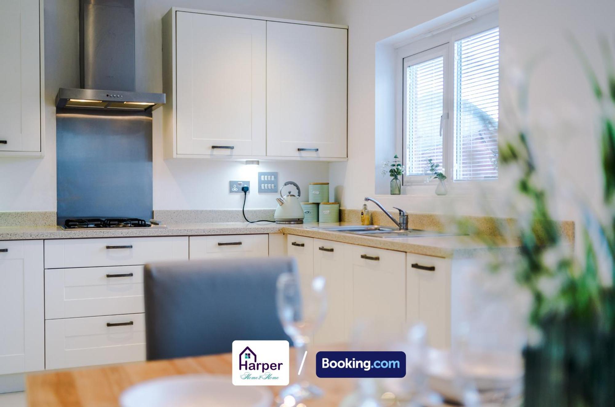 4 Bedroom By Harperletting Short Lets & Serviced Accommodation Chester With Detached Games Room Drive Long Or Short Stays Christleton Bagian luar foto