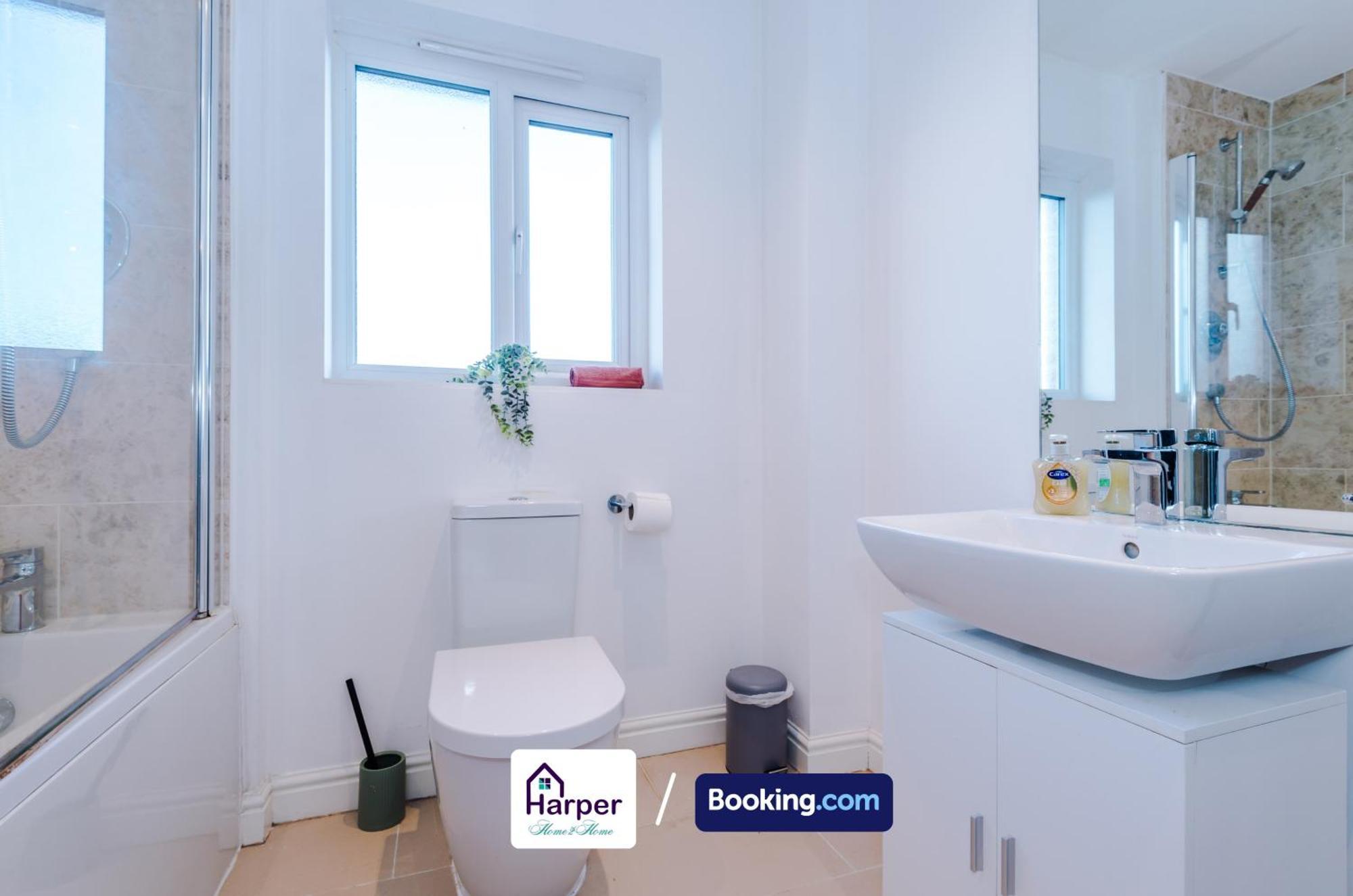 4 Bedroom By Harperletting Short Lets & Serviced Accommodation Chester With Detached Games Room Drive Long Or Short Stays Christleton Bagian luar foto